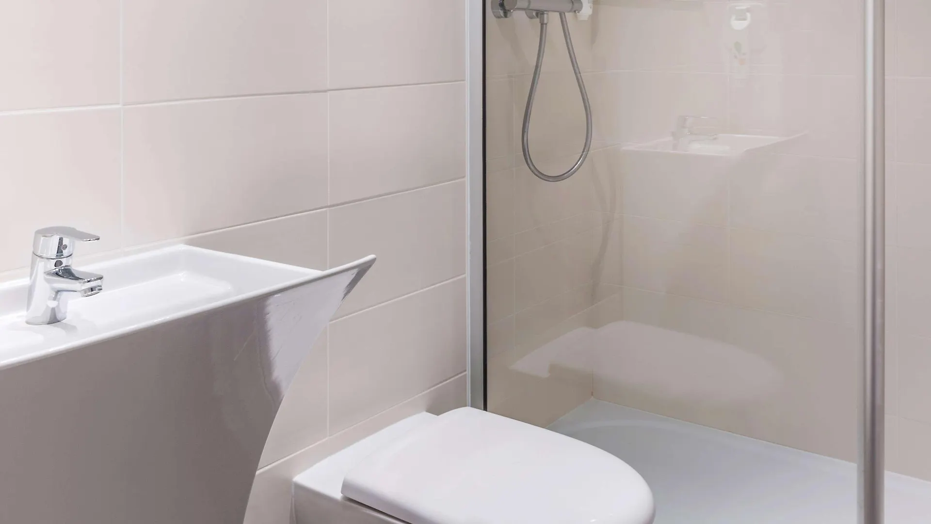 Ibis Styles Paris Eiffel Cambronne Hotel 3*,